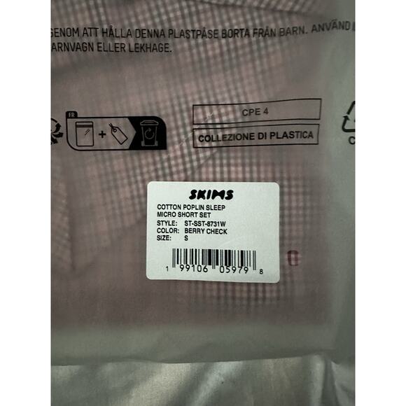 SKIMS Cherry micro shirt and boxers - Picture 3 of 4